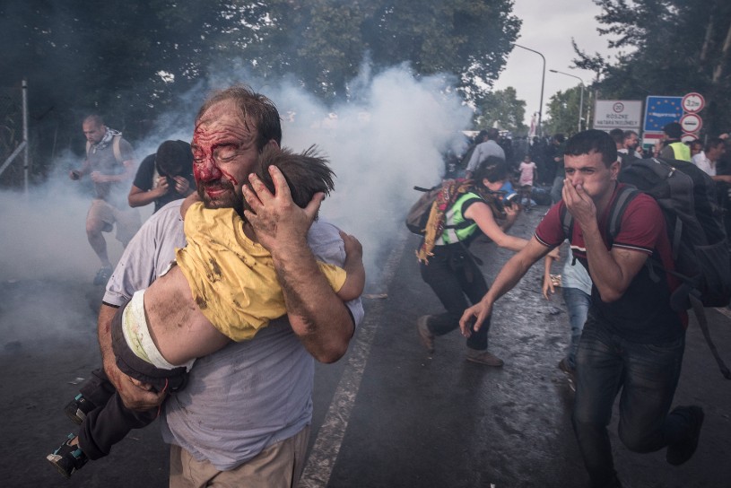 p73-sergey-ponomarev-reporting-europes-refugee-crisis-02