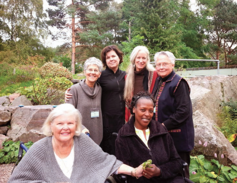 The Kosmos team meets with Neema (center): left to right, Nancy Roof, Dot Maver, Rhonda Fabian, Cynthia Jurs (Kosmos author), Tara Stuart
